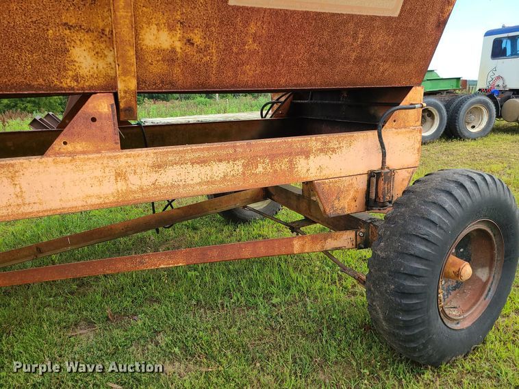 image for item BR9781 Richardton 1200  silage dump wagon