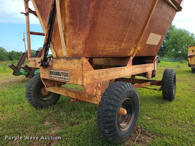 image for item BR9781 Richardton 1200  silage dump wagon