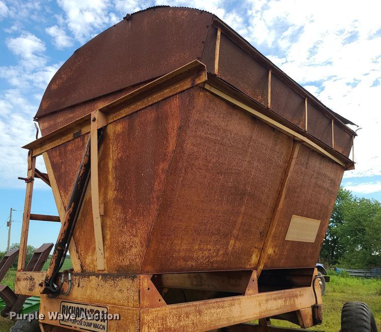 image for item BR9781 Richardton 1200  silage dump wagon