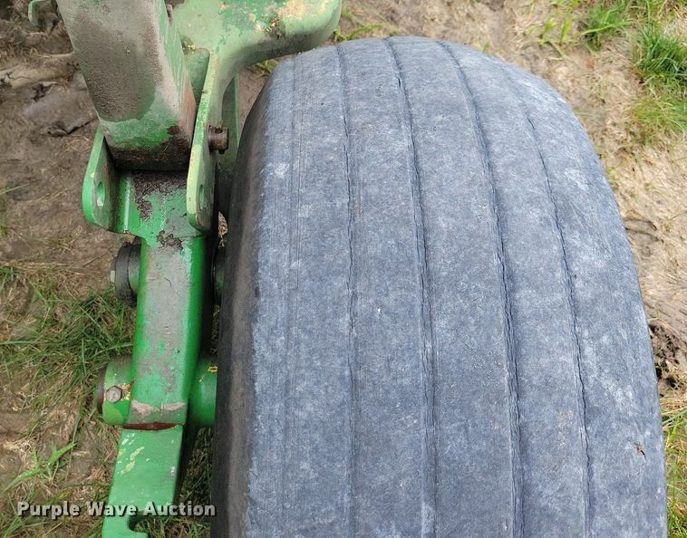 image for item DN4006 2007 John Deere 946 MoCo  swather / windrower