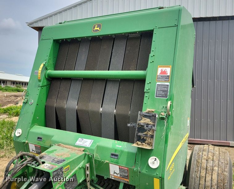 image for item DN4008 John Deere 569 Mega Wide Plus  round baler