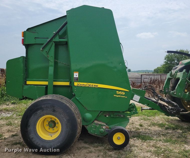 image for item DN4008 John Deere 569 Mega Wide Plus  round baler
