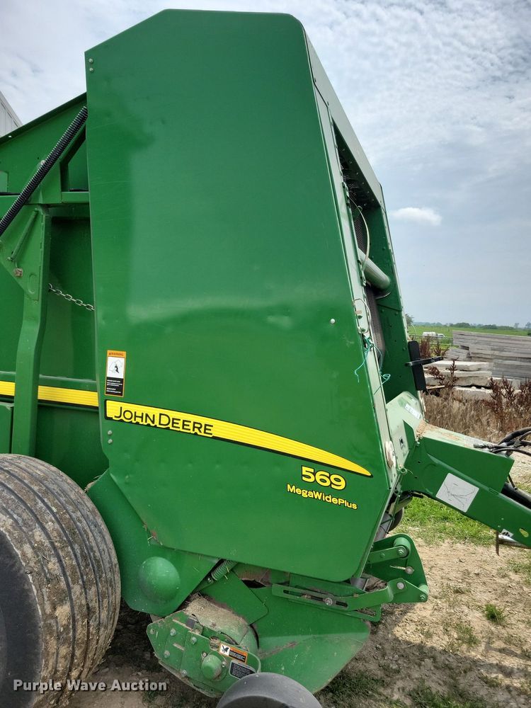 image for item DN4008 John Deere 569 Mega Wide Plus  round baler