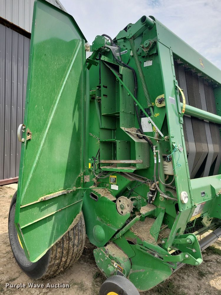 image for item DN4008 John Deere 569 Mega Wide Plus  round baler