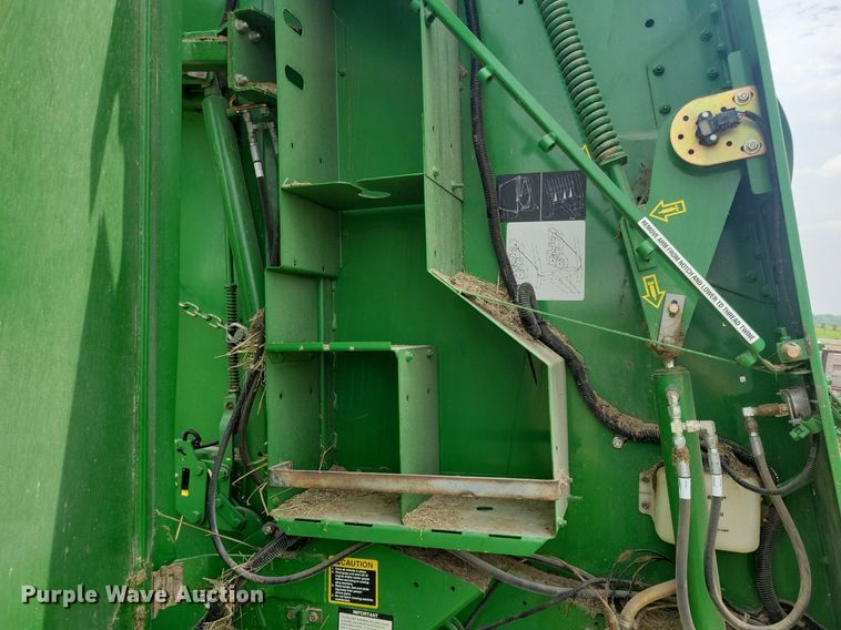 image for item DN4008 John Deere 569 Mega Wide Plus  round baler