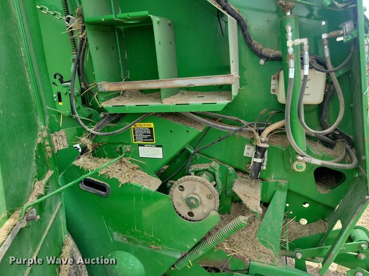 image for item DN4008 John Deere 569 Mega Wide Plus  round baler