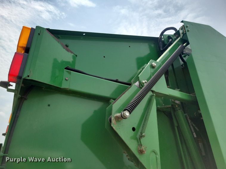 image for item DN4008 John Deere 569 Mega Wide Plus  round baler
