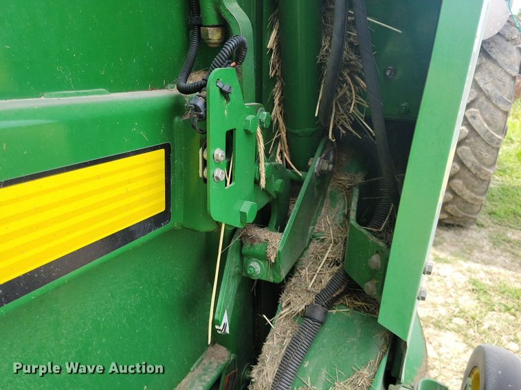 image for item DN4008 John Deere 569 Mega Wide Plus  round baler