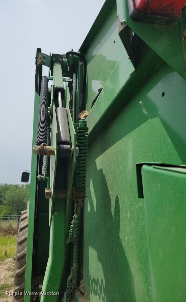 image for item DN4008 John Deere 569 Mega Wide Plus  round baler