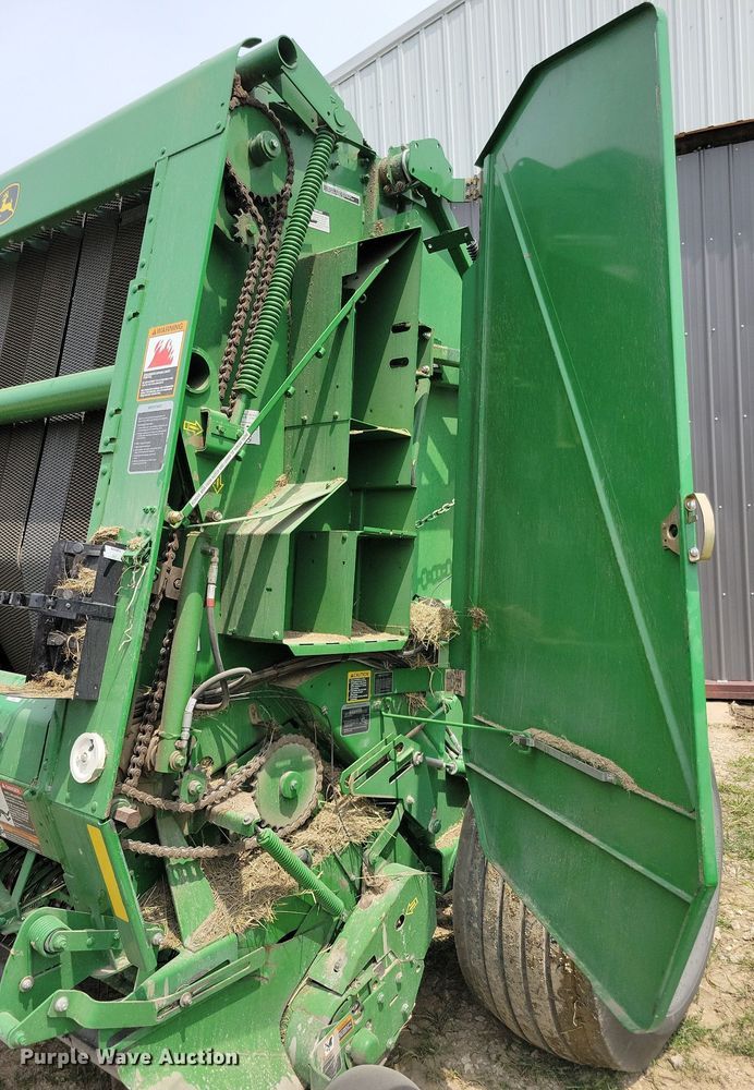 image for item DN4008 John Deere 569 Mega Wide Plus  round baler