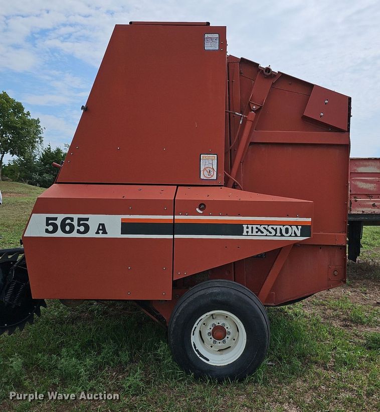 image for item DN8577 Hesston 565A  round baler