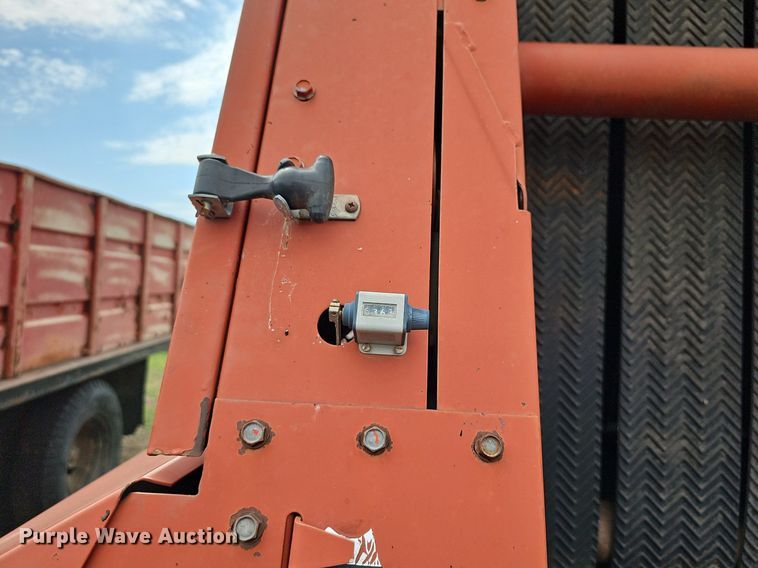 image for item DN8577 Hesston 565A  round baler