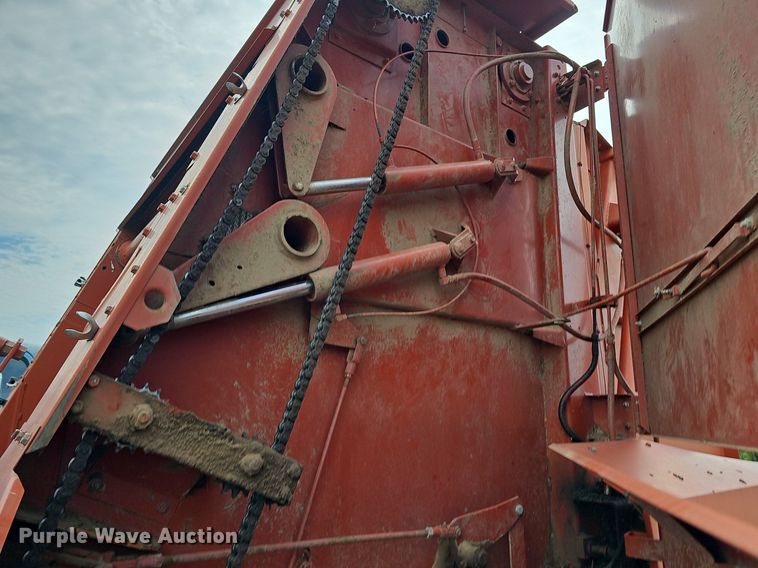 image for item DN8577 Hesston 565A  round baler