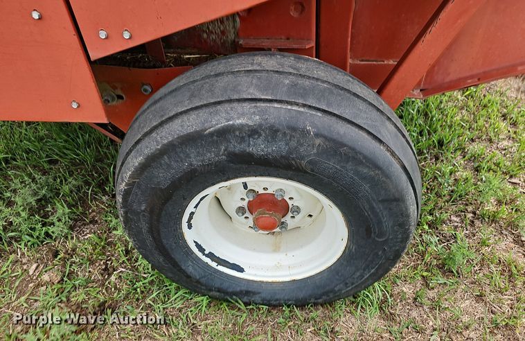 image for item DN8577 Hesston 565A  round baler
