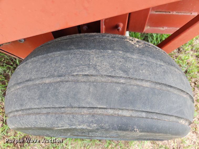 image for item DN8577 Hesston 565A  round baler