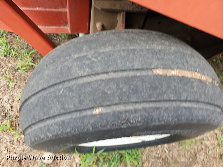 image for item DN8577 Hesston 565A  round baler