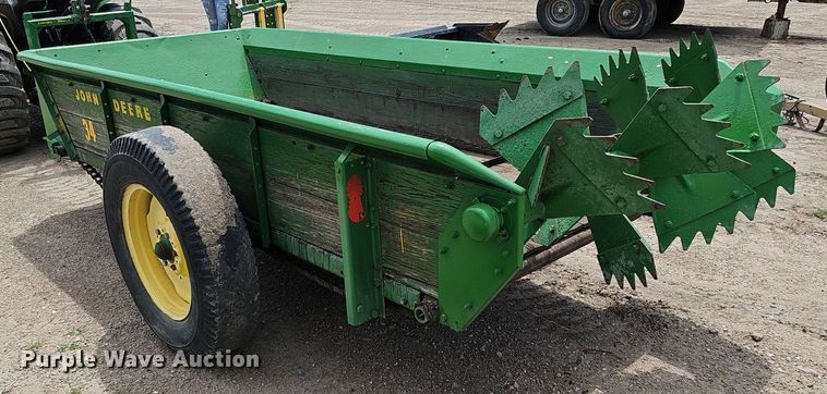image for item DO2869 John Deere 34  manure spreader