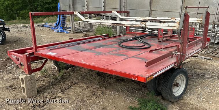 image for item DO5168 Hoelscher 1000  bale accumulator