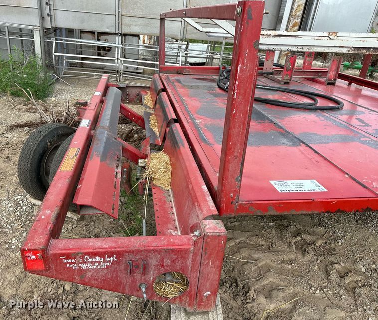 image for item DO5168 Hoelscher 1000  bale accumulator