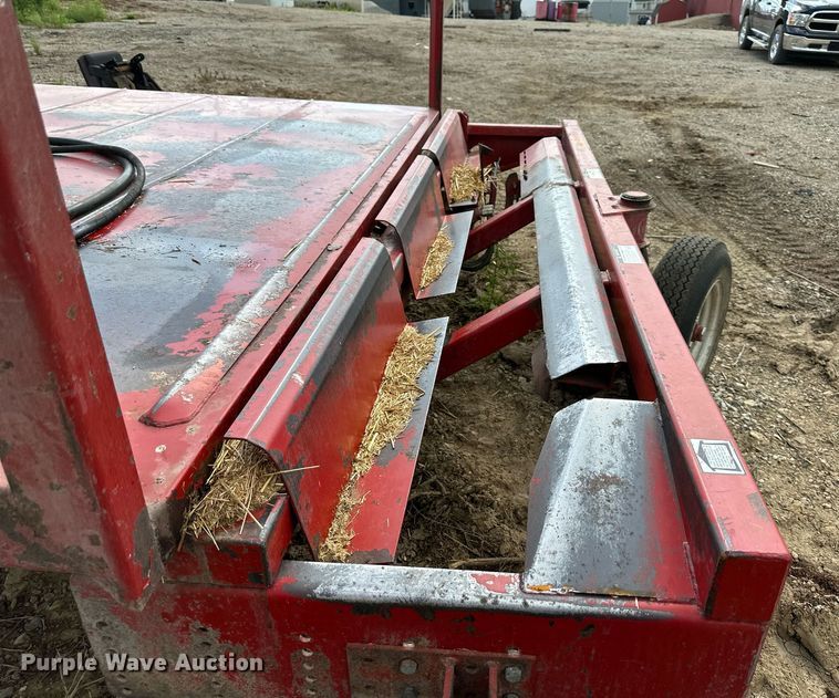 image for item DO5168 Hoelscher 1000  bale accumulator