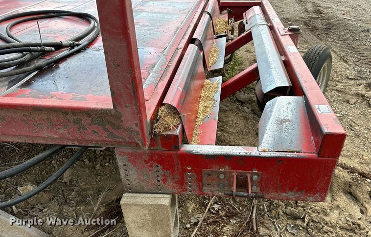 image for item DO5168 Hoelscher 1000  bale accumulator