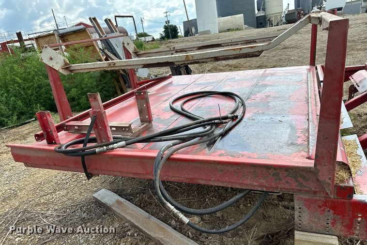 image for item DO5168 Hoelscher 1000  bale accumulator