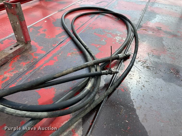 image for item DO5168 Hoelscher 1000  bale accumulator