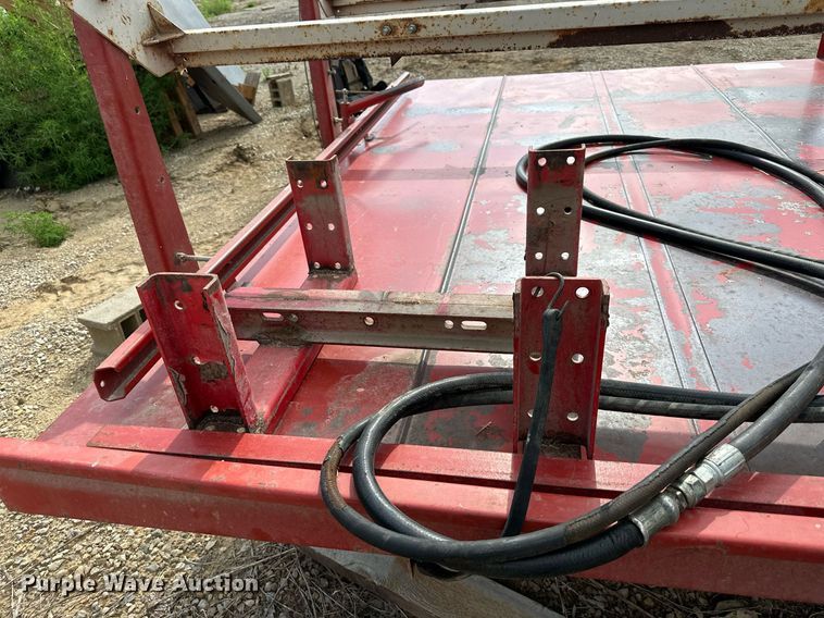 image for item DO5168 Hoelscher 1000  bale accumulator