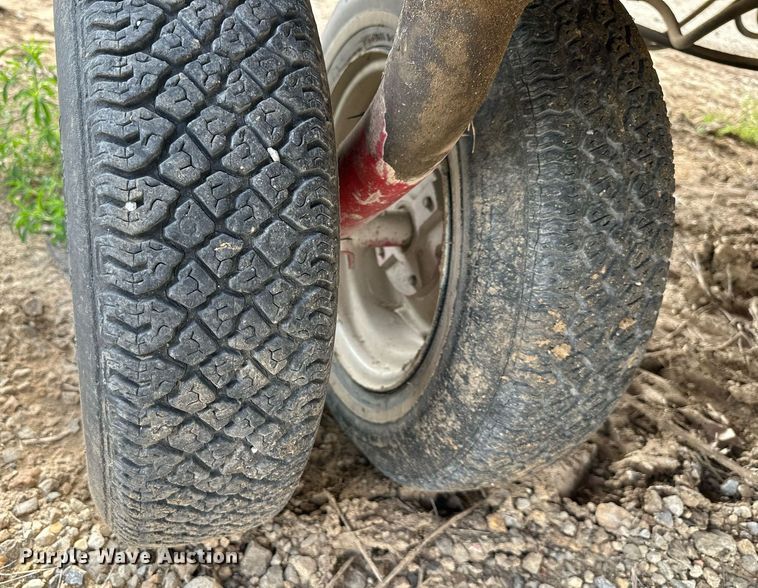 image for item DO5168 Hoelscher 1000  bale accumulator