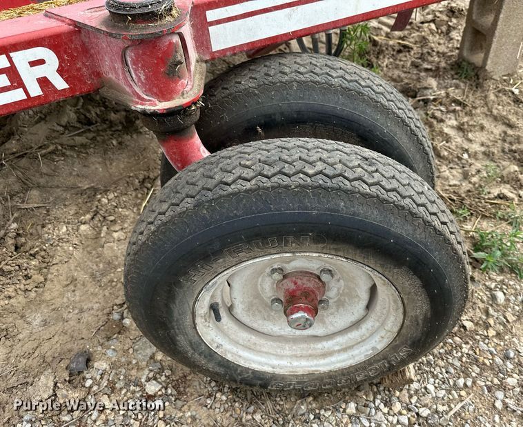 image for item DO5168 Hoelscher 1000  bale accumulator