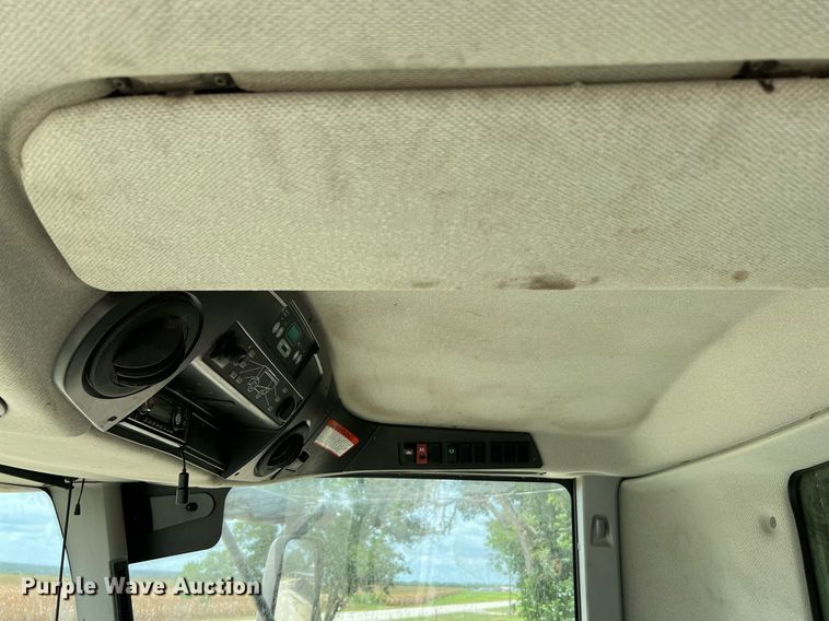 image for item DQ2118 2012 Claas 750  combine