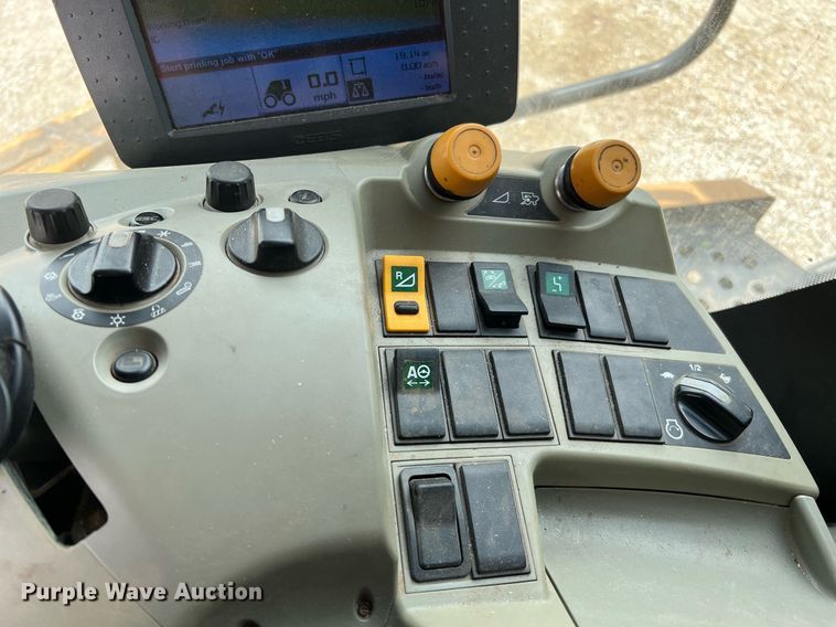 image for item DQ2118 2012 Claas 750  combine