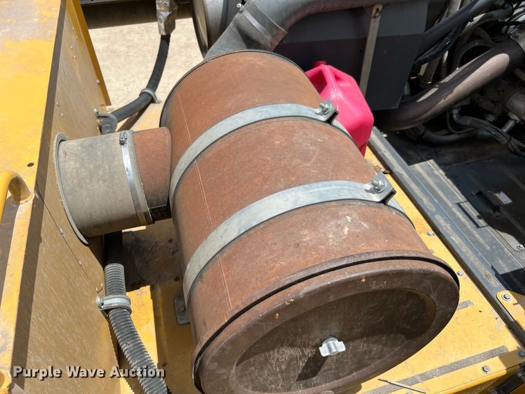 image for item DQ2118 2012 Claas 750  combine