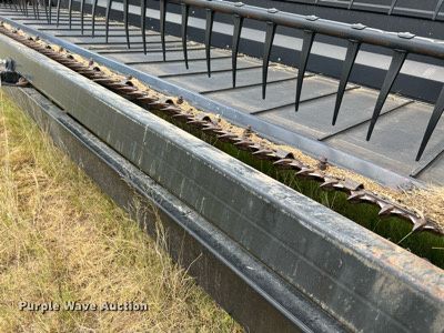 image for item DQ2119 2012 MacDon FD70  flex head