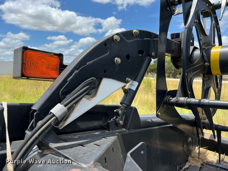 image for item DQ2119 2012 MacDon FD70  flex head