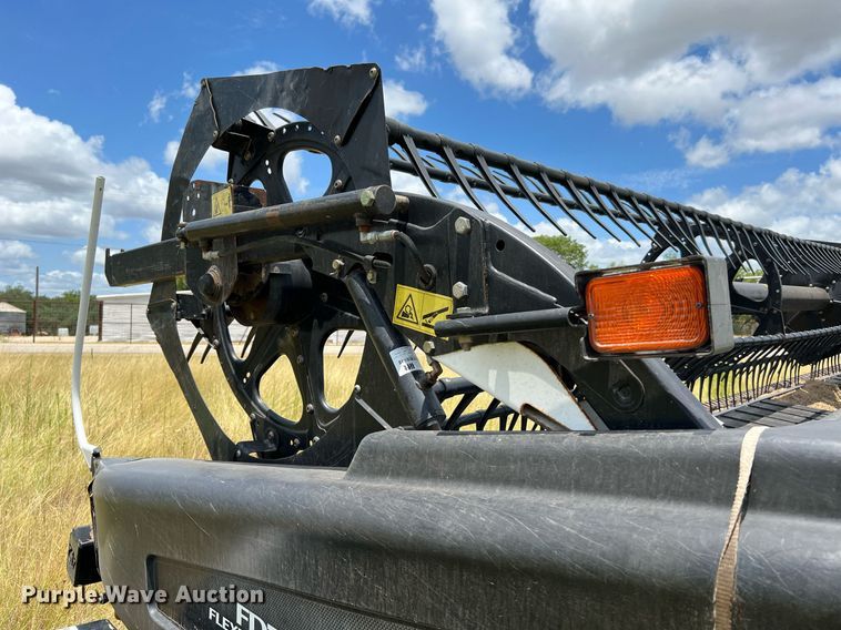 image for item DQ2119 2012 MacDon FD70  flex head