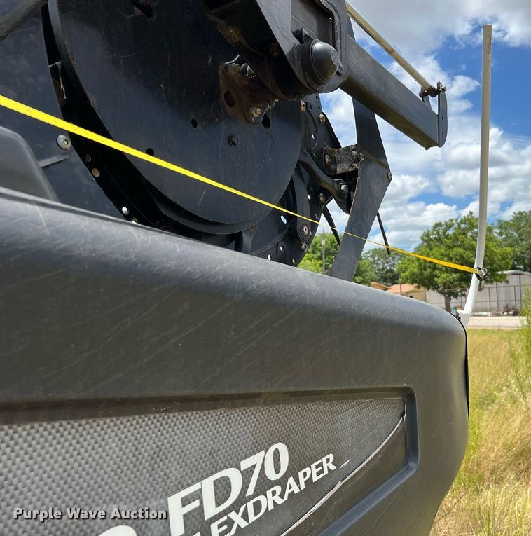 image for item DQ2119 2012 MacDon FD70  flex head