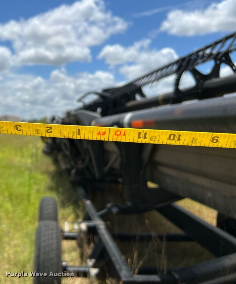 image for item DQ2119 2012 MacDon FD70  flex head