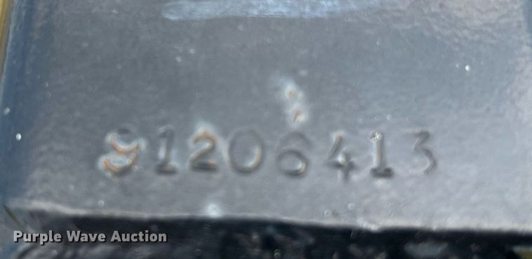 image for item DQ2119 2012 MacDon FD70  flex head