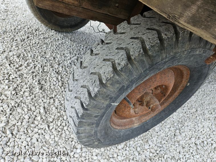 image for item DS6473 Hay bale trailer