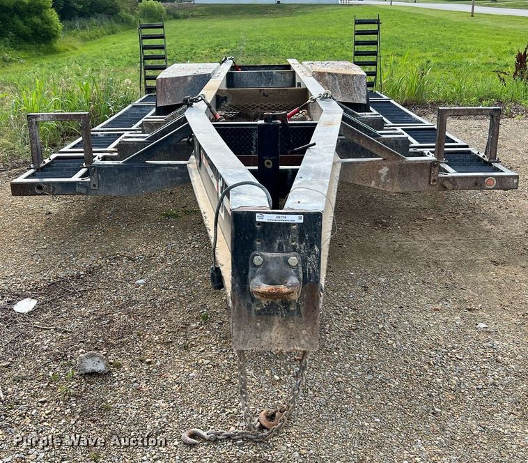 image for item II9174 2003 Behnke  sprayer trailer