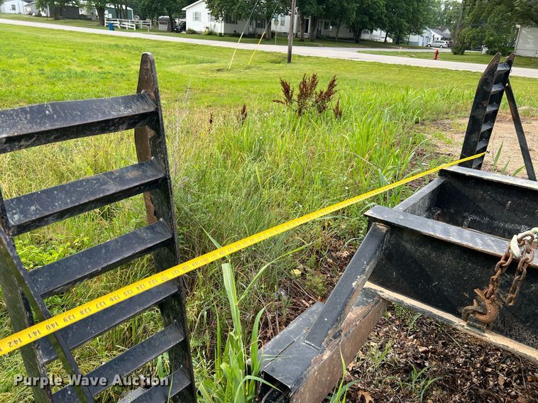 image for item II9174 2003 Behnke  sprayer trailer
