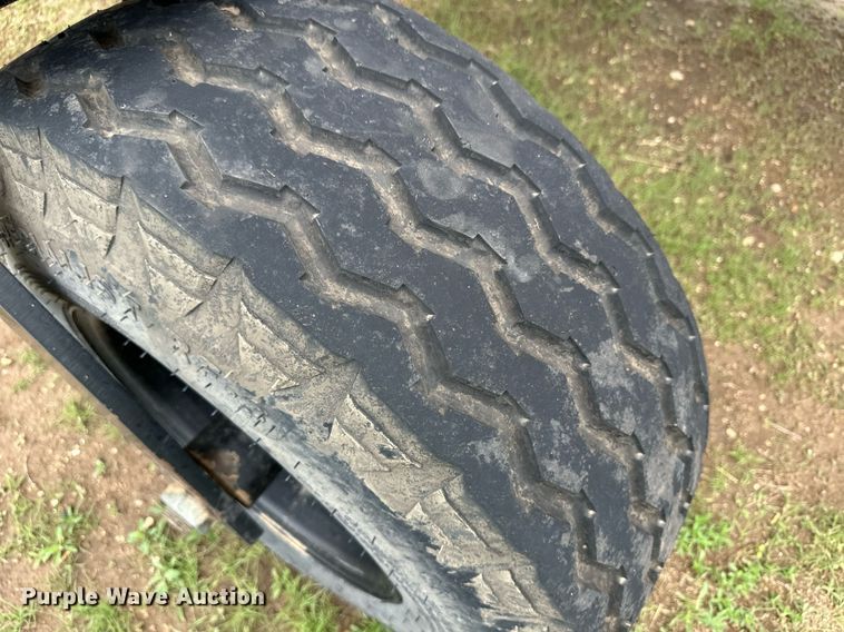 image for item KF9699 Hiniker 5630  swather / windrower