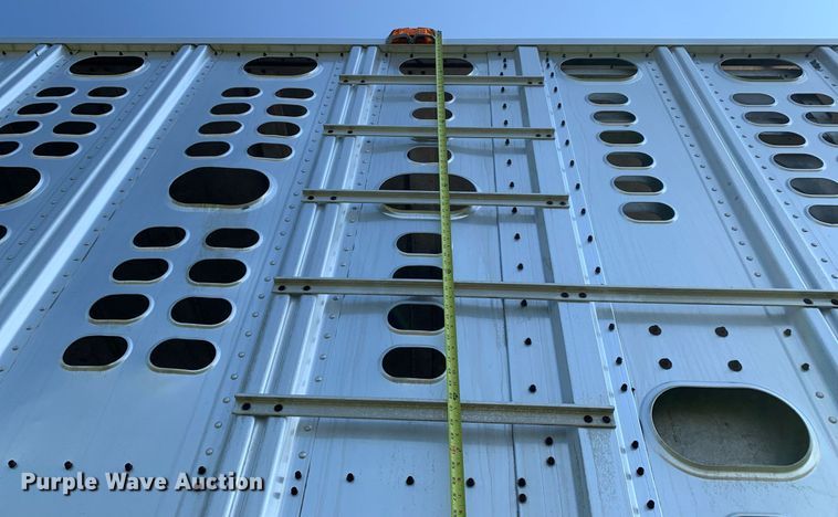 image for item LH9704 2003 Wilson PSDCL-402  livestock trailer