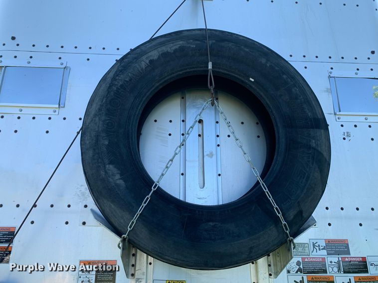 image for item LH9704 2003 Wilson PSDCL-402  livestock trailer