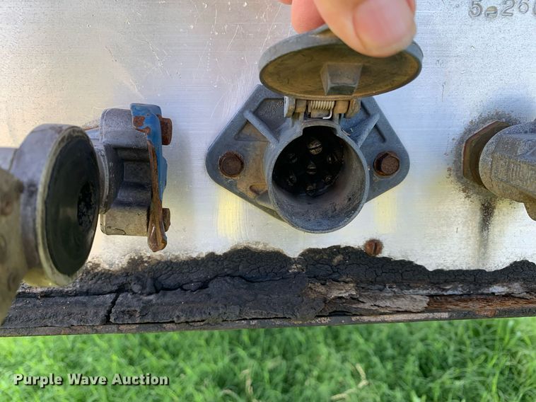 image for item LH9704 2003 Wilson PSDCL-402  livestock trailer