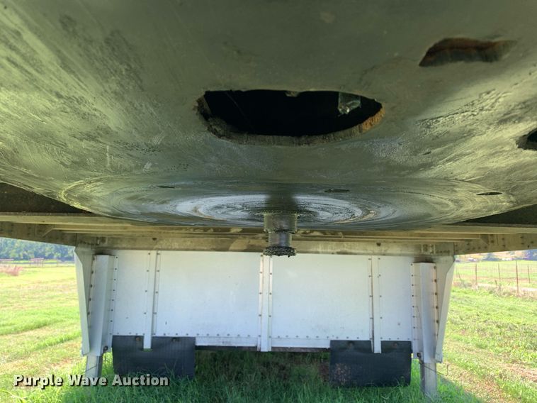 image for item LH9704 2003 Wilson PSDCL-402  livestock trailer