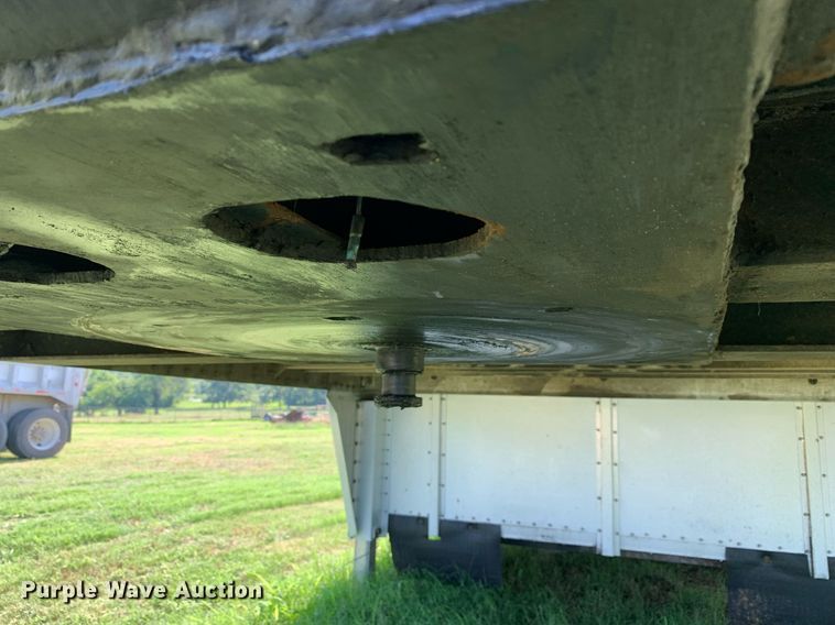 image for item LH9704 2003 Wilson PSDCL-402  livestock trailer