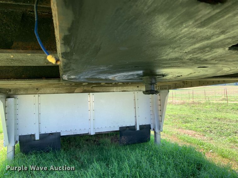 image for item LH9704 2003 Wilson PSDCL-402  livestock trailer