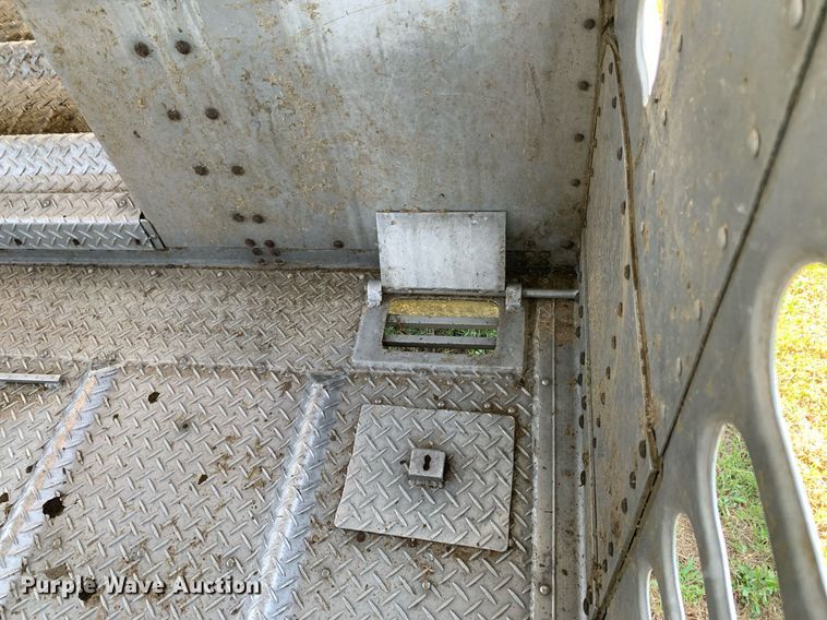 image for item LH9704 2003 Wilson PSDCL-402  livestock trailer